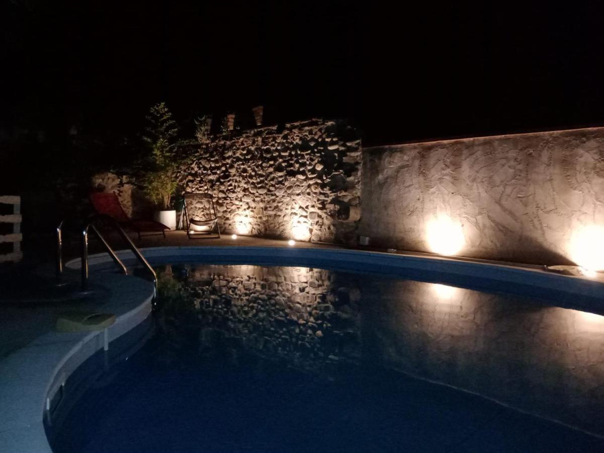 BELLE MAISON DE CARACTERE DE VILLAGE et STUDIO PISCINE Privée 9 PERS Millas Exterior foto